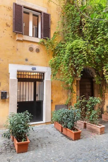 Bottega Augustea Duplex Apartment In Monti Rome