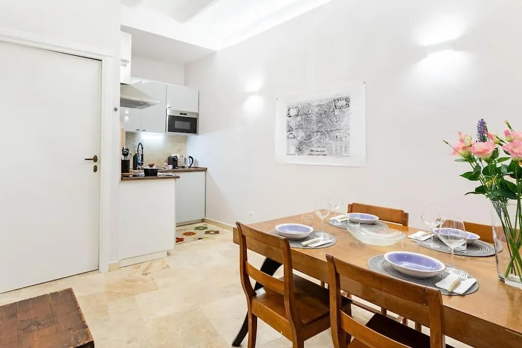 Bottega Augustea Duplex Apartment In Monti Rome