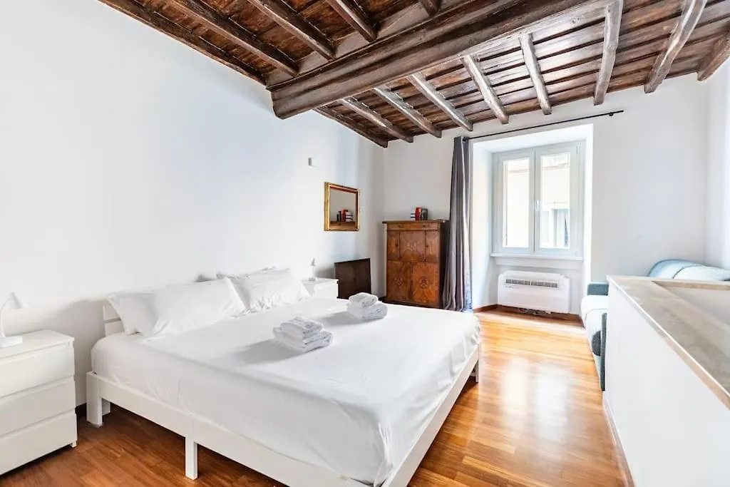 Bottega Augustea Duplex Apartment In Monti Rome