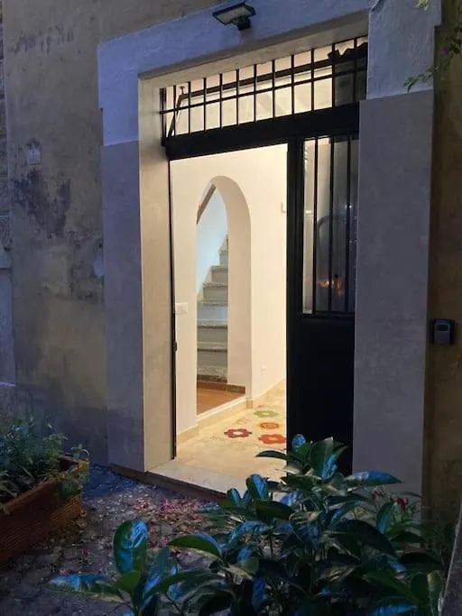Bottega Augustea Duplex Apartment In Monti Rome