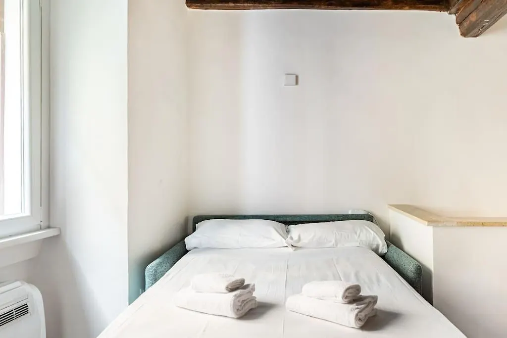 Bottega Augustea Duplex Apartment In Monti Rome