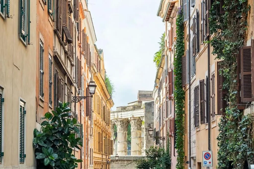 Bottega Augustea Duplex Apartment In Monti Rome Italy