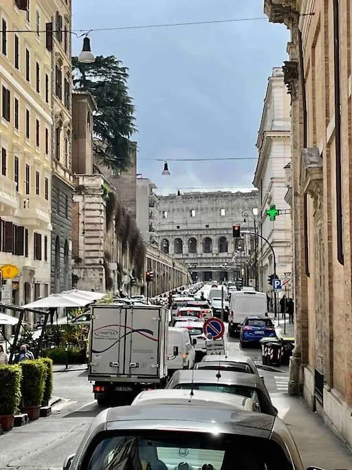 Bottega Augustea Duplex Apartment In Monti Rome