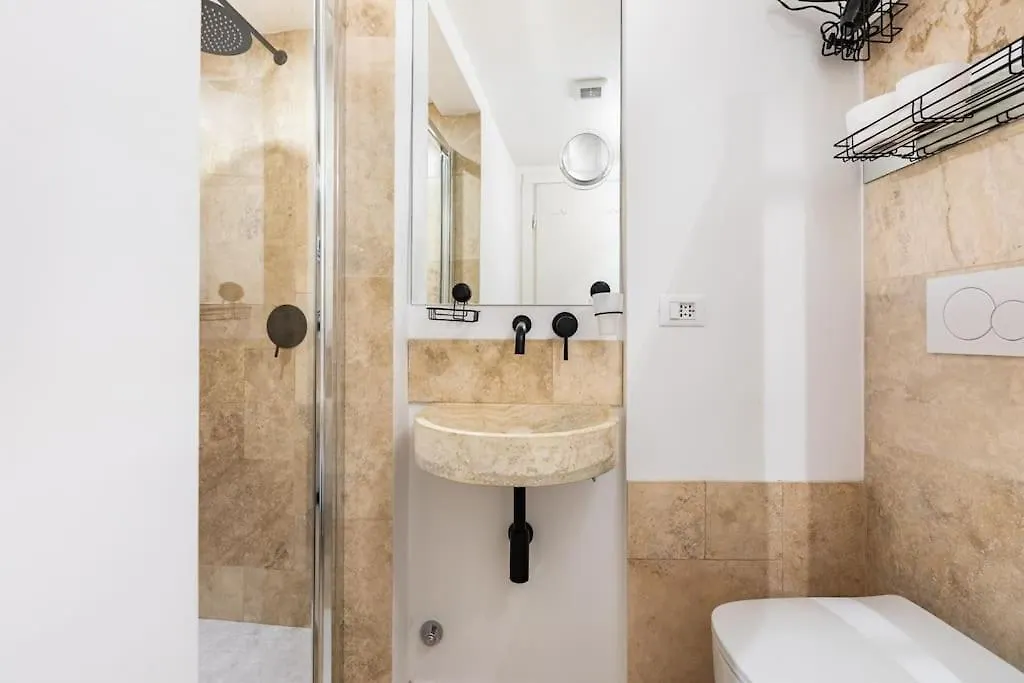 Bottega Augustea Duplex Apartment In Monti Rome Italy