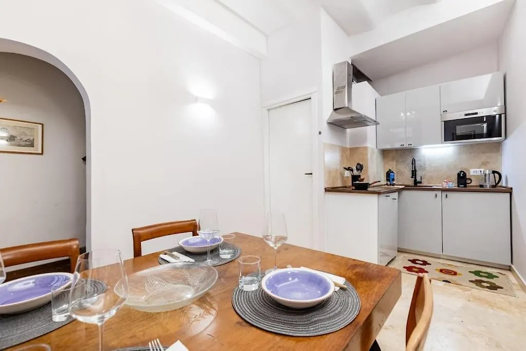 Bottega Augustea Duplex Apartment In Monti Rome