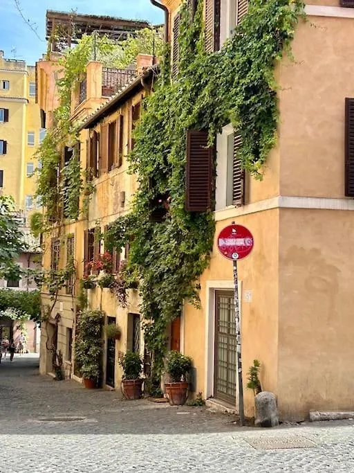 Bottega Augustea Duplex Apartment In Monti Rome