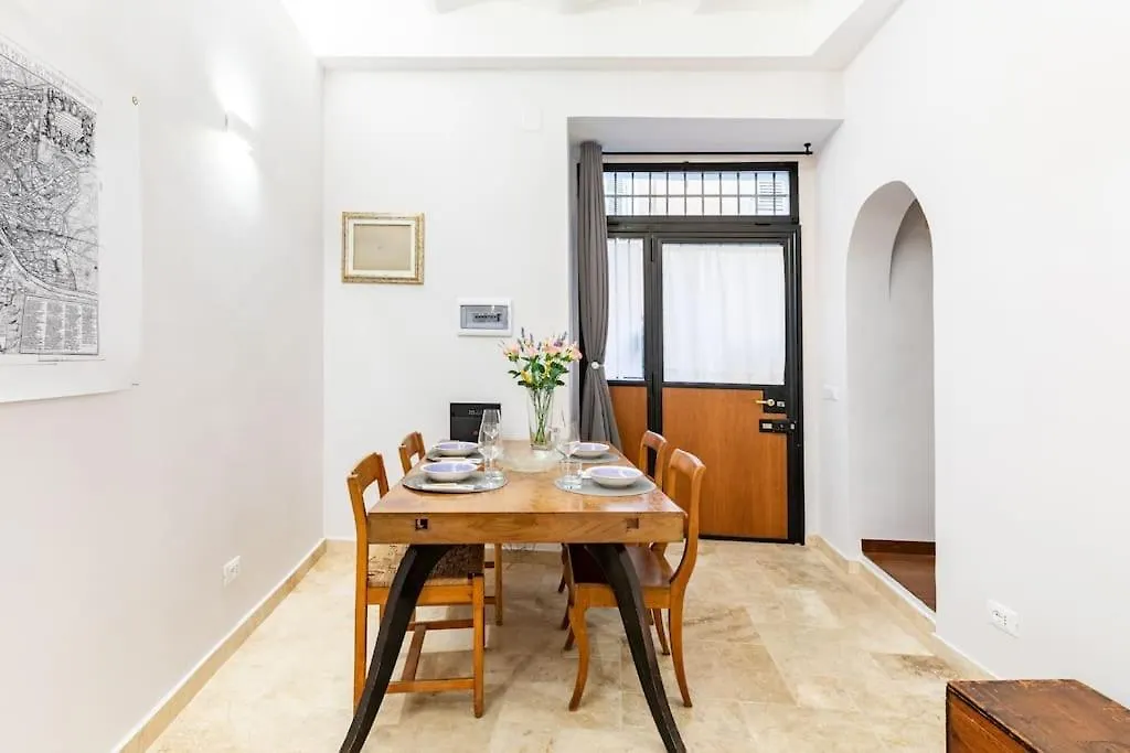 Bottega Augustea Duplex Apartment In Monti Rome Italy